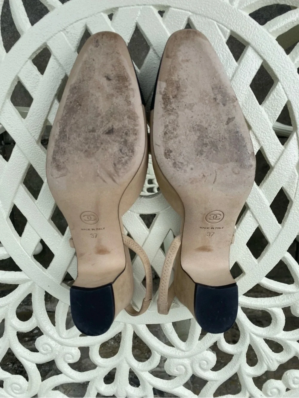 CHANEL elegant slingback